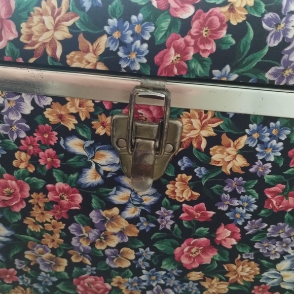 Floral Patterned Storage Trunk - Picture 4 of 6
